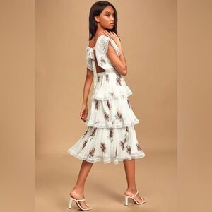 NWT Thriving Romance White Floral Print Tiered Midi Dress size M